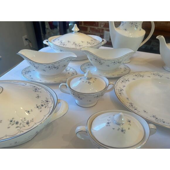 RARE Royal Doulton Cotillion H4962 VTG Fine Bone China Vegetable Bowl w/ Lid - Picture 4 of 7